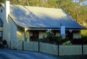 Country Pleasures Bed and Breakfast - Lightning Ridge Tourism