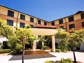 Travelodge Hotel Garden City Brisbane - Lightning Ridge Tourism